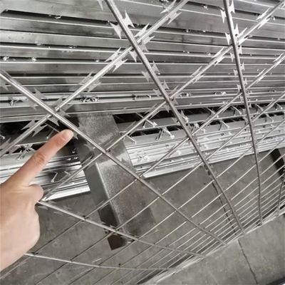 12-metrowy czerwony galwanizowany drut kolczasty z żelazem kolczastym, krzyżowym, ostrym, kolczastym, przeciwpieszczącym się, łatwy w montażu, ogrodzenie ochronne