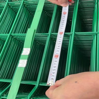 PVC powlekany 3D zakrzywiony spawany sieć drutu Ogrodzenie przyjazne dla środowiska 2m 2,5m Długość